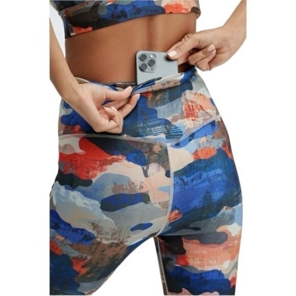 Fabletics High Rise Camo Leggings Women XXL Multi Nylon Stretch Activewear - Picture 4 of 8